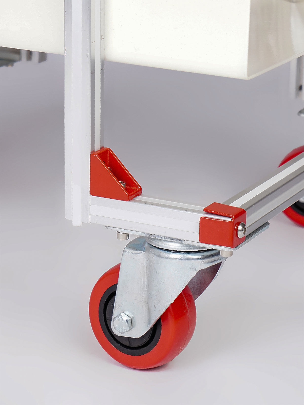 Extrusion Trolley in ivory white by Notice