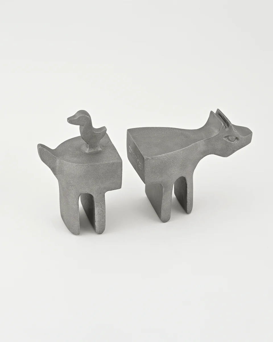 HOUND BOOK ENDS