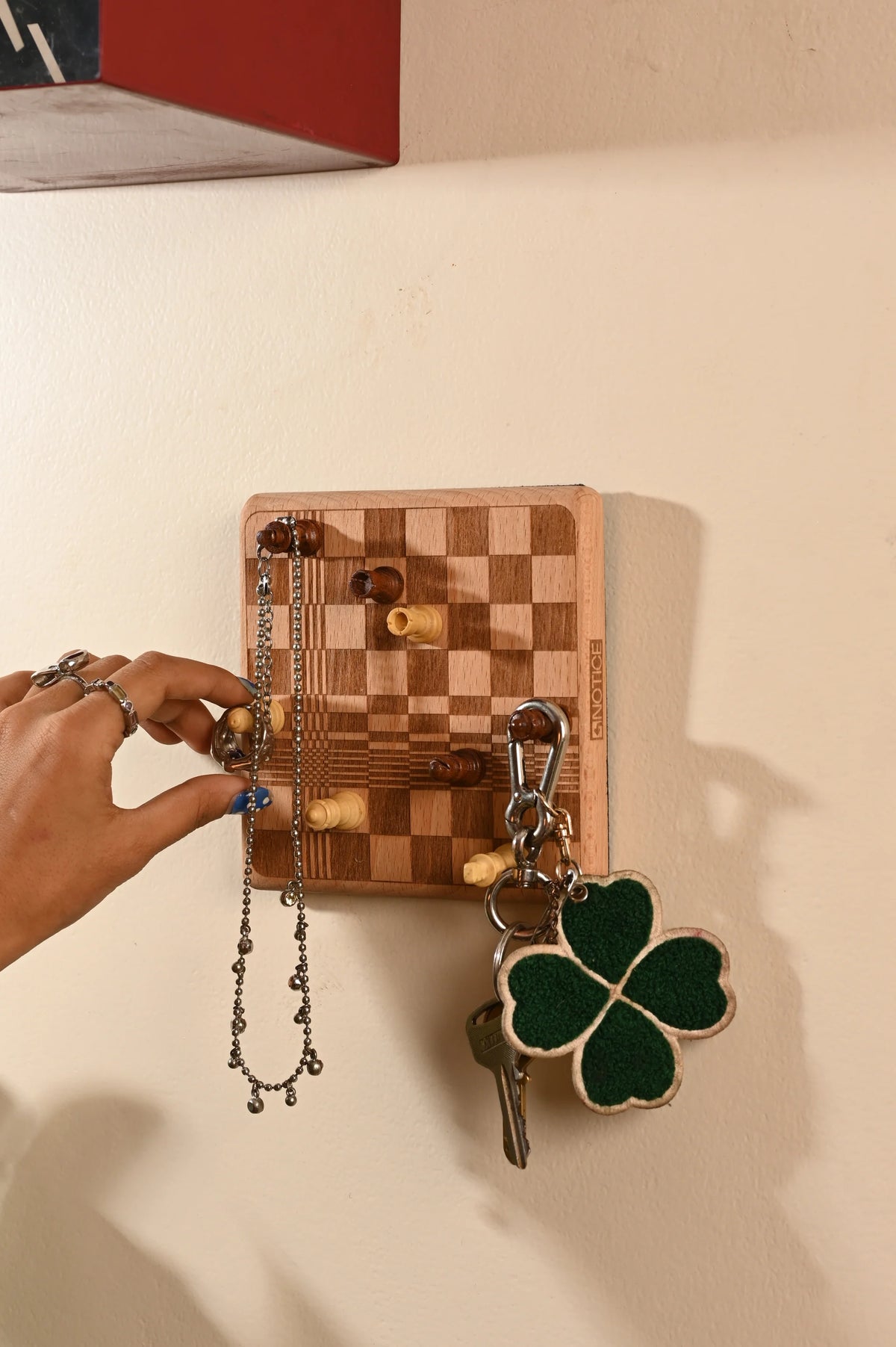 CHECKMATE - CHESSBOARD HANGER